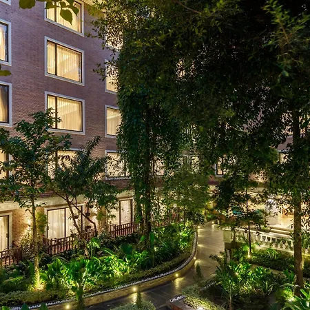Hotel Thrive, A Tropical Courtyard