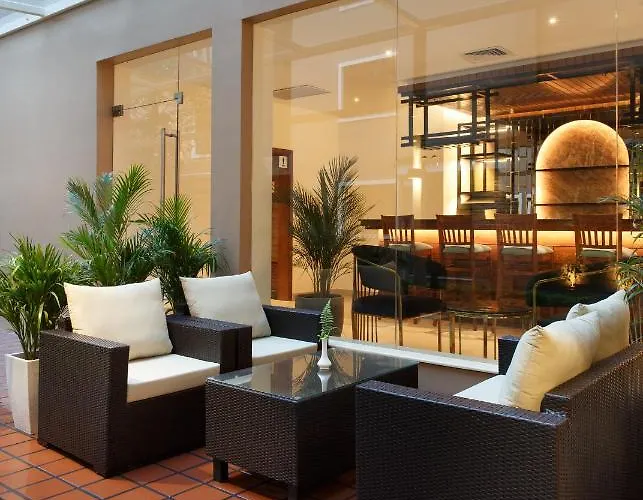 Thrive, A Tropical Courtyard