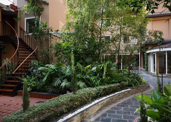 Hotel Thrive, A Tropical Courtyard Kathmandu