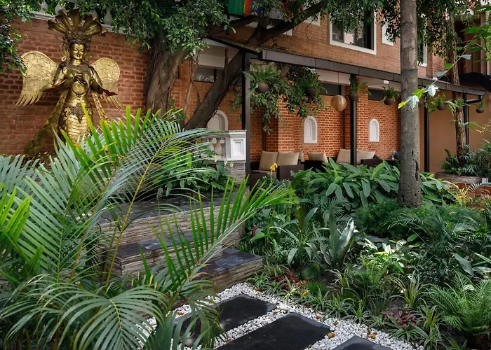 Hotel Thrive, A Tropical Courtyard 4*