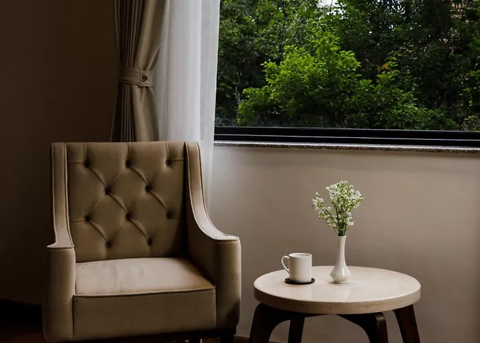 Hotel Thrive, A Tropical Courtyard